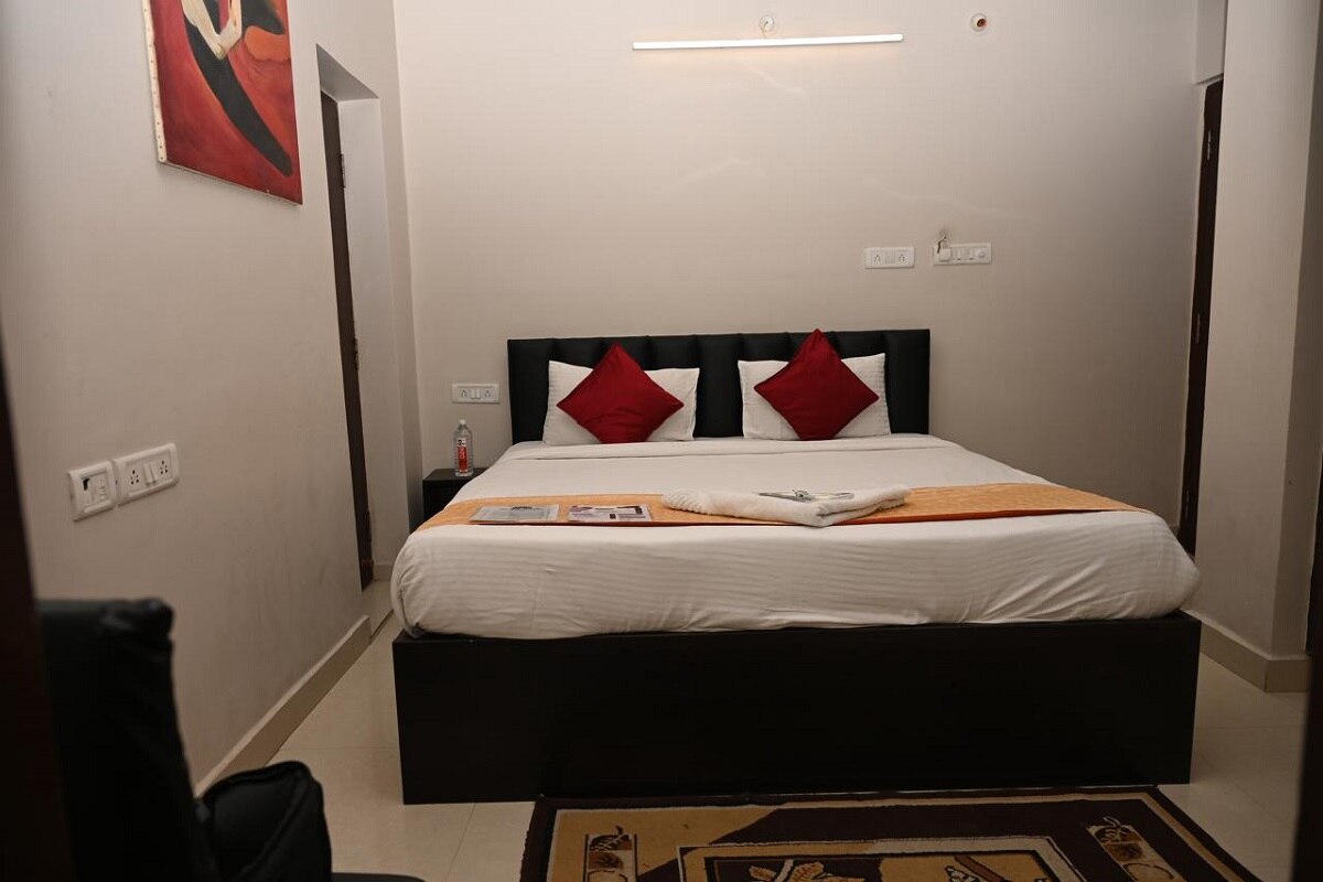 Why Qube Inn Hotel is the Best Place to Stay in Gachibowli for Travelers and Business Professionals